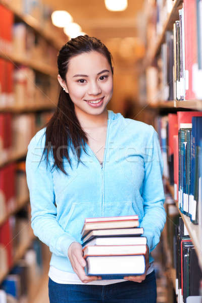 ázsiai főiskolai hallgató portré tanul könyvtár lány Stock fotó © aremafoto
