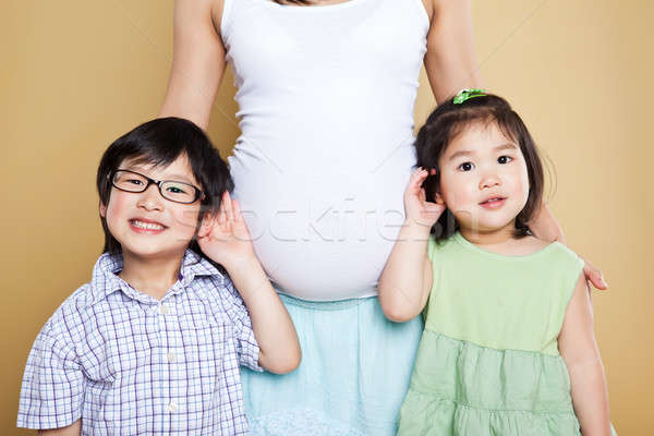 Hamile Asya anne çocuklar atış iki Stok fotoğraf © aremafoto