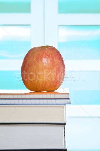 Educación tiro manzana superior libros aula Foto stock © aremafoto