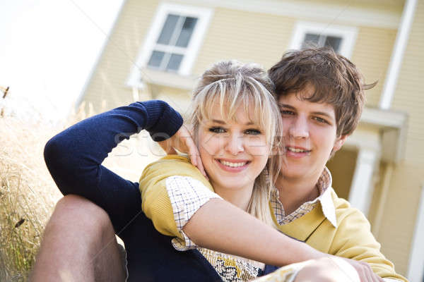 Jovem caucasiano casal amor retrato quintal Foto stock © aremafoto