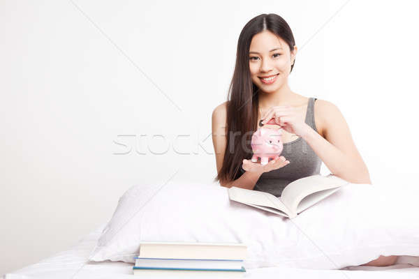 商業照片: 亞洲的 · 大學生 · 射擊 · 美麗 · 閱讀 · 床