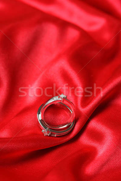 Jegygyűrűk pár piros szövet esküvő doboz Stock fotó © aremafoto