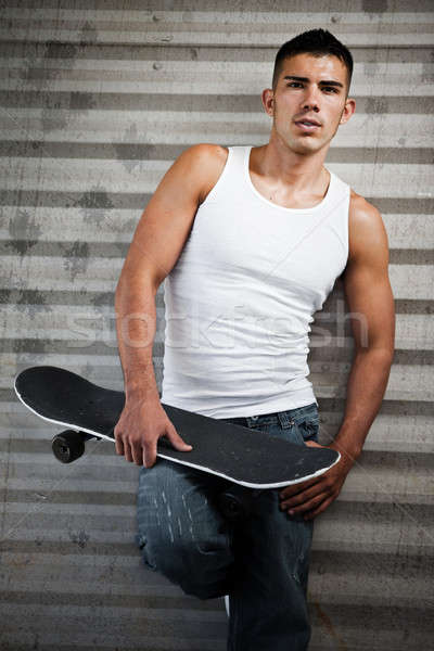 [[stock_photo]]: Skateboarder · portrait · hispanique · skateboard · Homme · mexican