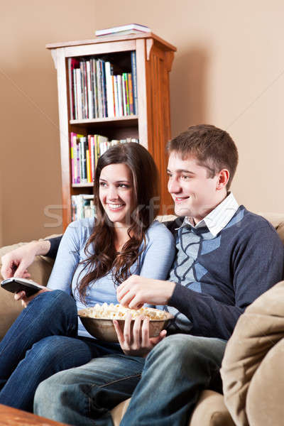 пару Смотря телевизор сидят диван счастливым женщины Сток-фото © aremafoto
