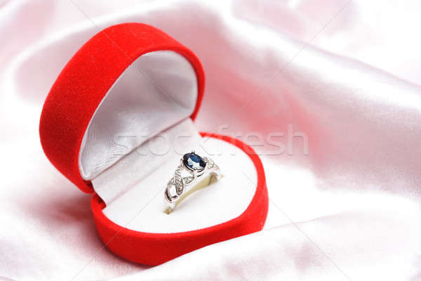 Gyémántgyűrű gyémánt zafír gyűrű ékszerek doboz Stock fotó © aremafoto