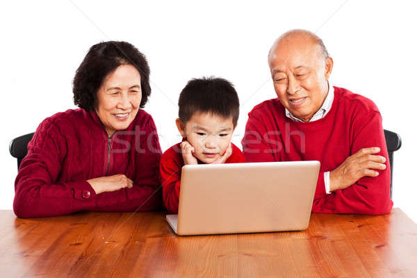 Idős ázsiai nagyszülők számítógéphasználat unoka lövés Stock fotó © aremafoto
