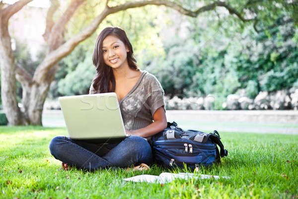 Asiatic student campus shot lucru laptop Imagine de stoc © aremafoto