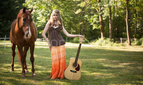 Foto stock: Guitarra · nina · retrato · caucásico · caballo · música