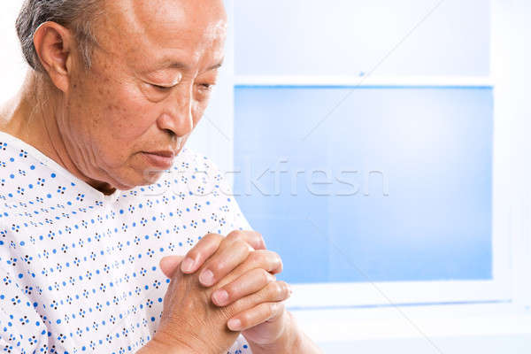 Foto stock: Oração · senior · asiático · hospital · tiro · homem