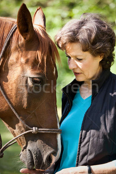 Altos estilo de vida tiro caucásico mujer caballo Foto stock © aremafoto