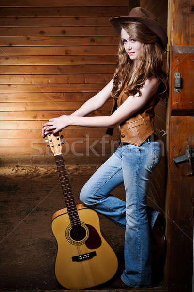 Belo caucasiano guitarra retrato feliz mulher Foto stock © aremafoto