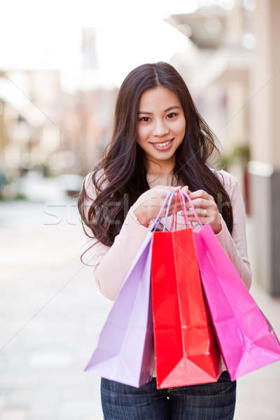 Asian vrouw winkelen shot outdoor stad Stockfoto © aremafoto