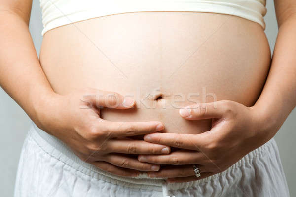 Donna incinta shot stomaco mano felice Foto d'archivio © aremafoto
