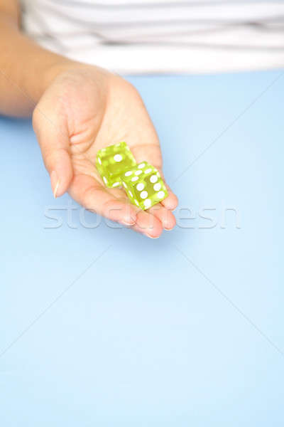 Dobbelstenen vrouw meisje handen vrouwelijke Stockfoto © aremafoto