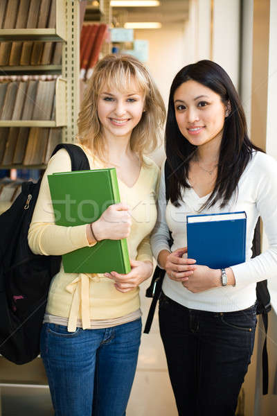 Collège élèves coup deux bibliothèque livres Photo stock © aremafoto