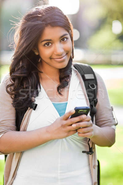ázsiai diák sms chat lövés mobiltelefon kampusz Stock fotó © aremafoto