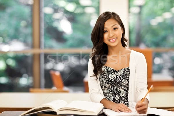 Foto stock: Asiático · estudante · estudar · tiro · biblioteca · mulher