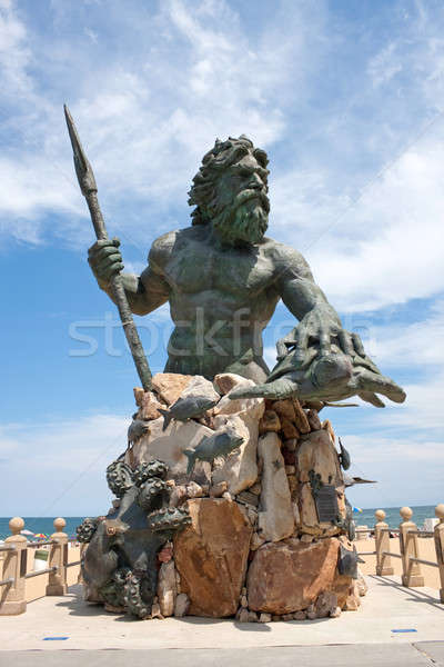 [[stock_photo]]: Roi · Virginie · plage · public · statue