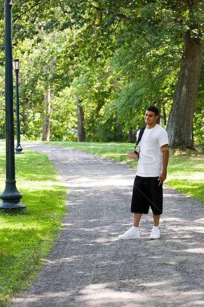 Jeune homme marche campus sac à dos attitude positive Photo stock © ArenaCreative