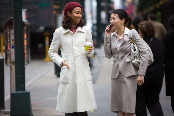 Stockfoto: Business · vrouwen · lopen · twee · groot · stad