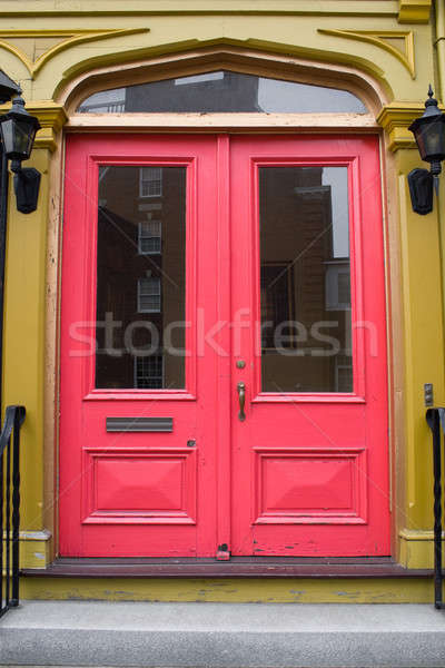 Rojo puertas antiguos puerta pintado casa Foto stock © ArenaCreative