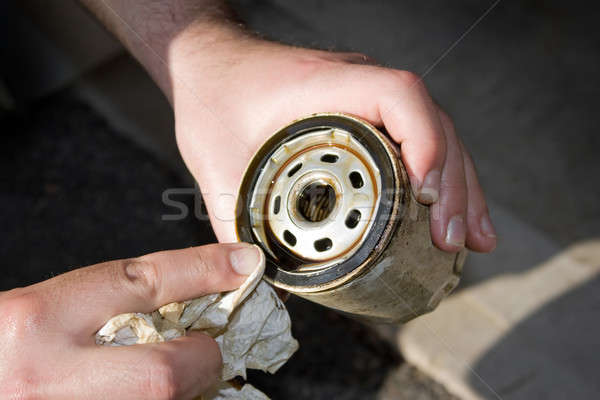 Schmutzigen benutzt Öl filtern Hinterhof Mechaniker Stock foto © ArenaCreative