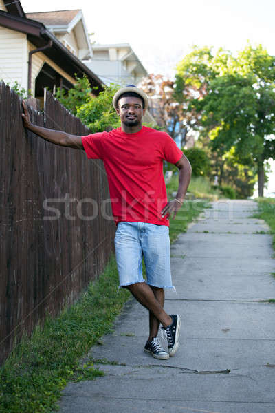 Hipster Mann 20s posiert Mode Fuß Stock foto © arenacreative