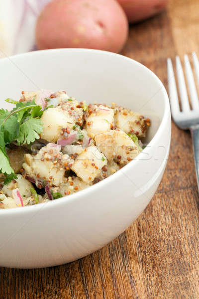 Salata de cartofi castron făcut în casă ingrediente ulei de măsline Imagine de stoc © arenacreative