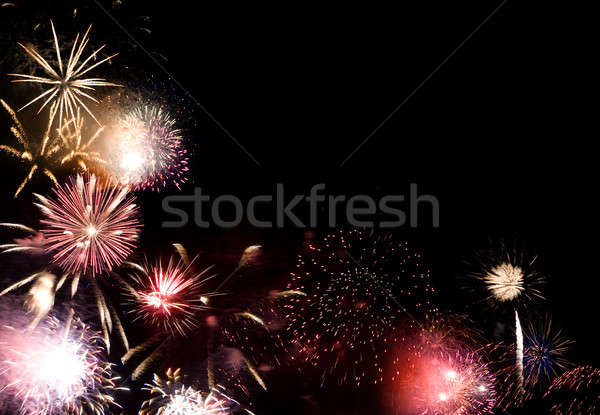 Focuri de artificii frumos cameră text întuneric Imagine de stoc © ArenaCreative