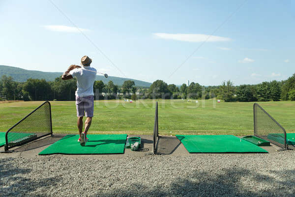 Golfe condução alcance jogador de golfe casual Foto stock © arenacreative