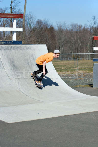 Skateboard rampe portrait jeunes skateboarder patinage Photo stock © ArenaCreative