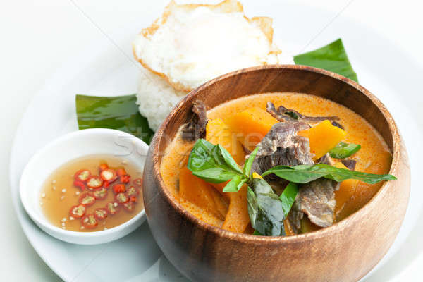 Dovleac roşu curry carne de vită busuioc asiatic Imagine de stoc © arenacreative
