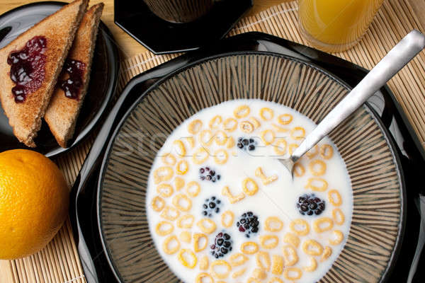 Cereale pentru micul dejun piese ortografie lol abreviere râs Imagine de stoc © ArenaCreative