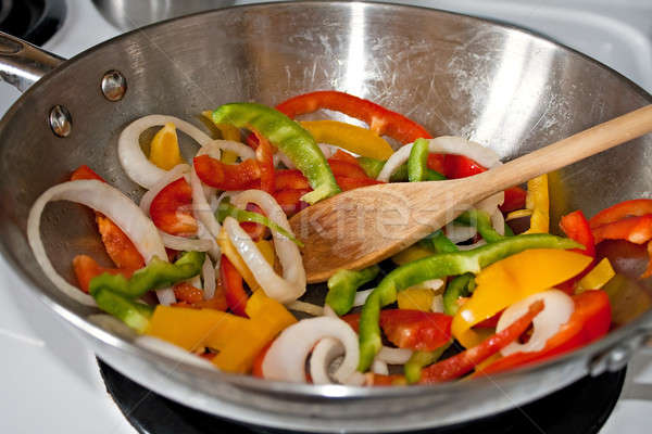 Keverés zöldségek wok friss szeletel piros Stock fotó © ArenaCreative