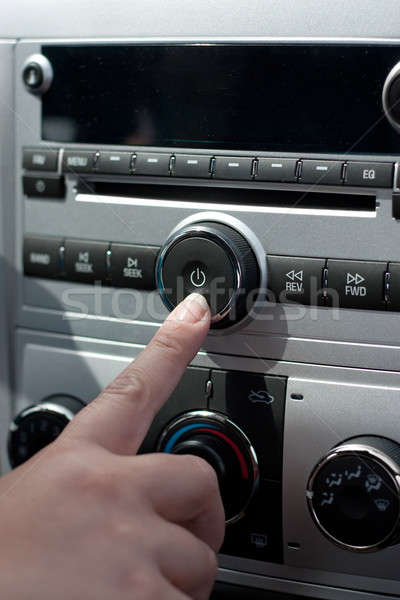 Samochodu stereo kobiet strony popychanie moc Zdjęcia stock © ArenaCreative