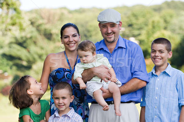 Foto stock: Familia · feliz · junto · atractivo · jóvenes · familia · parque