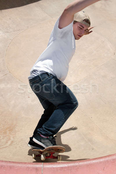 Skateboarder ciotola azione shot pattinaggio concrete Foto d'archivio © ArenaCreative