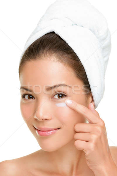 Ingrijirea pielii femeie atingere ochi frumuseţe Imagine de stoc © Ariwasabi