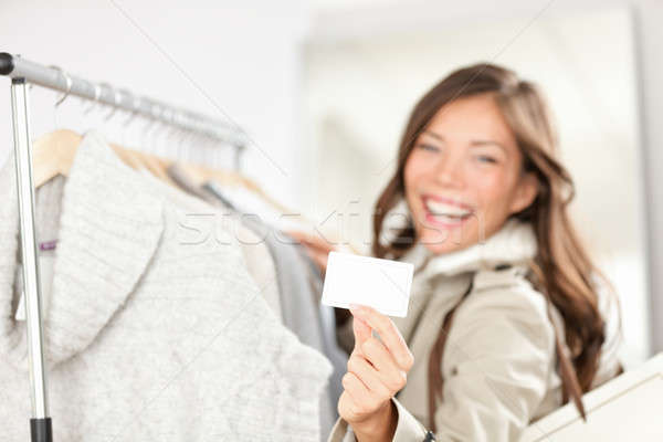 [[stock_photo]]: Carte-cadeau · femme · Shopping · vêtements · heureux