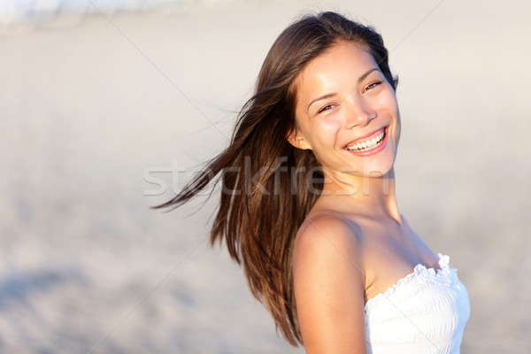 Stock fotó: ázsiai · nő · tengerpart · mosolyog · boldog · gyönyörű