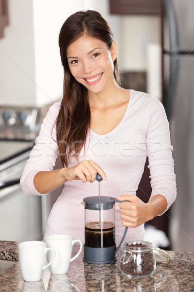 женщину кофе кухне французский прессы Сток-фото © Ariwasabi