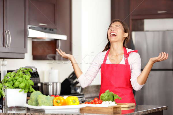 Foto stock: Funny · cocina · imagen · mujer · llorando · gritando