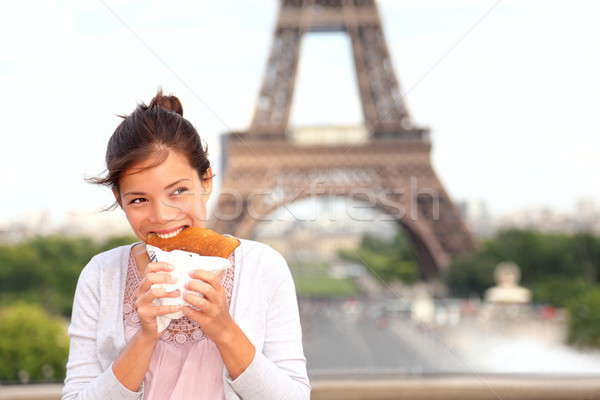 Paris femme Tour Eiffel manger crêpes France Photo stock © Ariwasabi