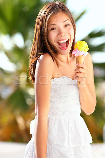 Foto stock: Helado · nina · excitado · feliz · comer · cono · de · helado