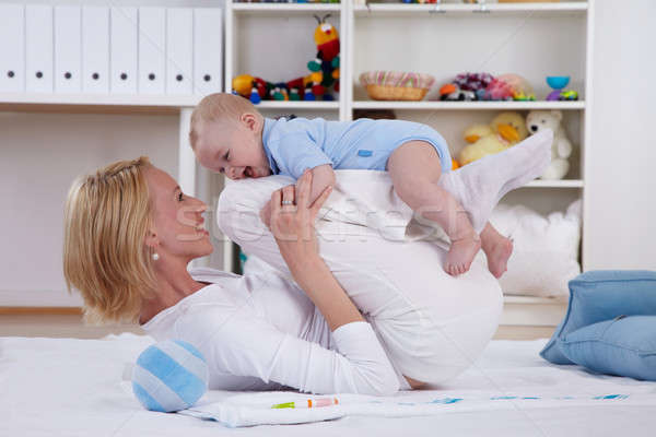 母親 玩 嬰兒 地板 女子 快樂 商業照片 © armstark