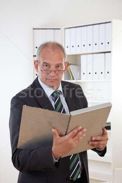 Velho homem de negócios clipboard negócio escritório empresário Foto stock © armstark