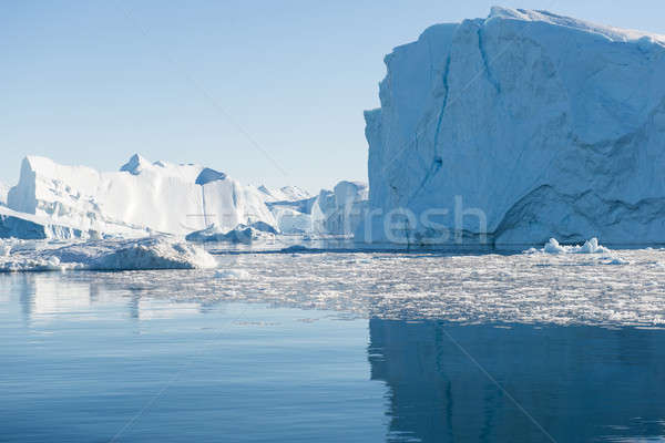 Schönen Eisbergs herum blauer Himmel Wasser Meer Stock foto © Arrxxx