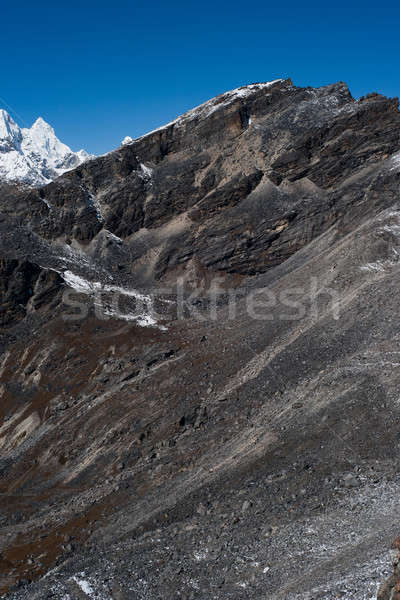 山 視圖 通過 喜馬拉雅山 徒步 尼泊爾 商業照片 © Arsgera