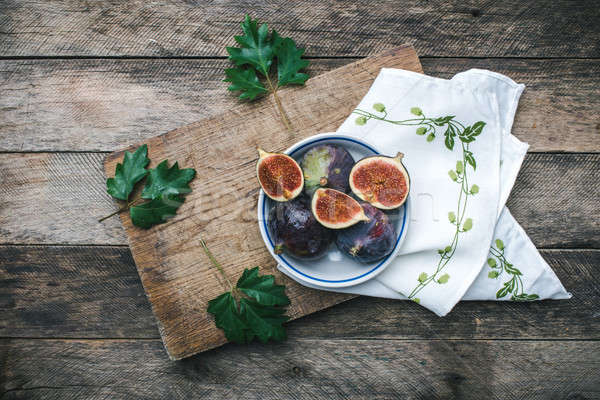 Stock photo: Ripe figs on chopping board and napkin