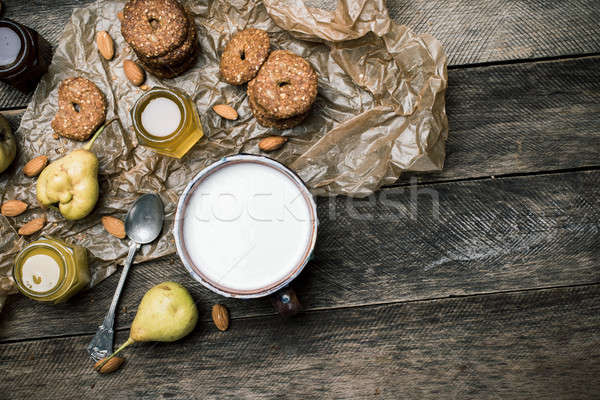 Stock foto: Ohren · Cookies · Mandeln · Milch · Holz · Holztisch